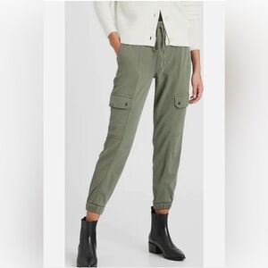 NWT Banana Republic Cargo Joggers. Size L Petite